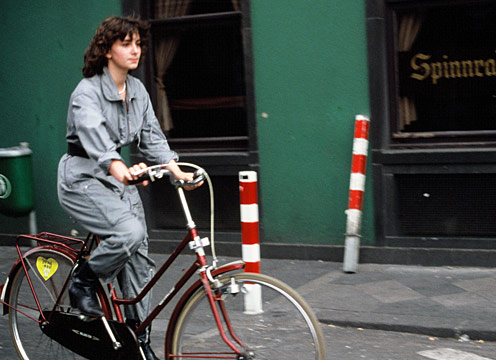 自転車の女性